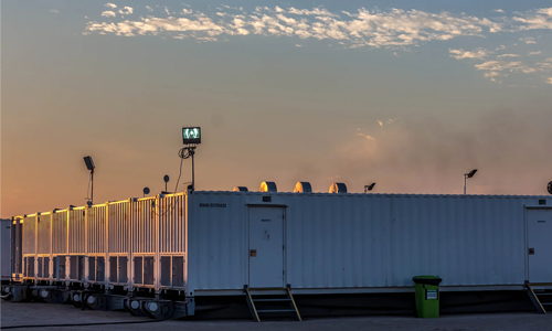 How can energy storage be used to achieve smooth power output from renewable energy sources?